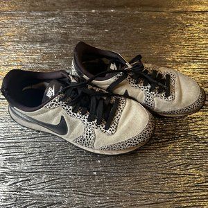 Nike Internationalist